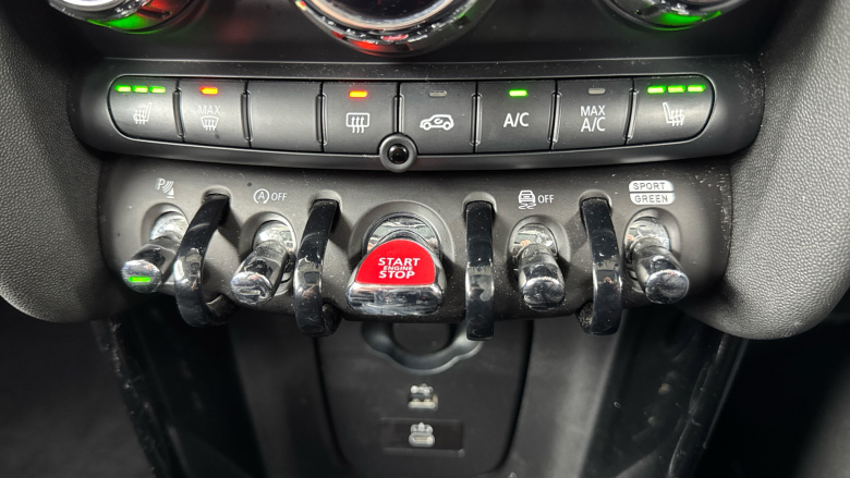 MINI Hatchback 1.5 Cooper Classic 5dr Auto Petrol Hatchback